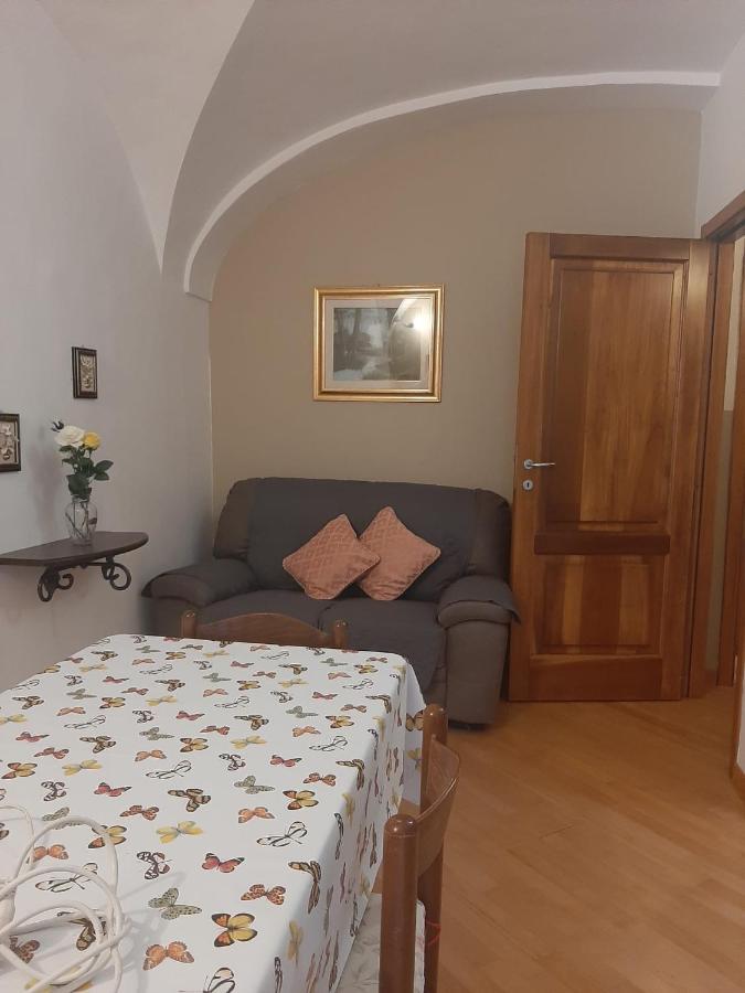 Alloggi Piazza Umberto Primo Pacentro Bagian luar foto
