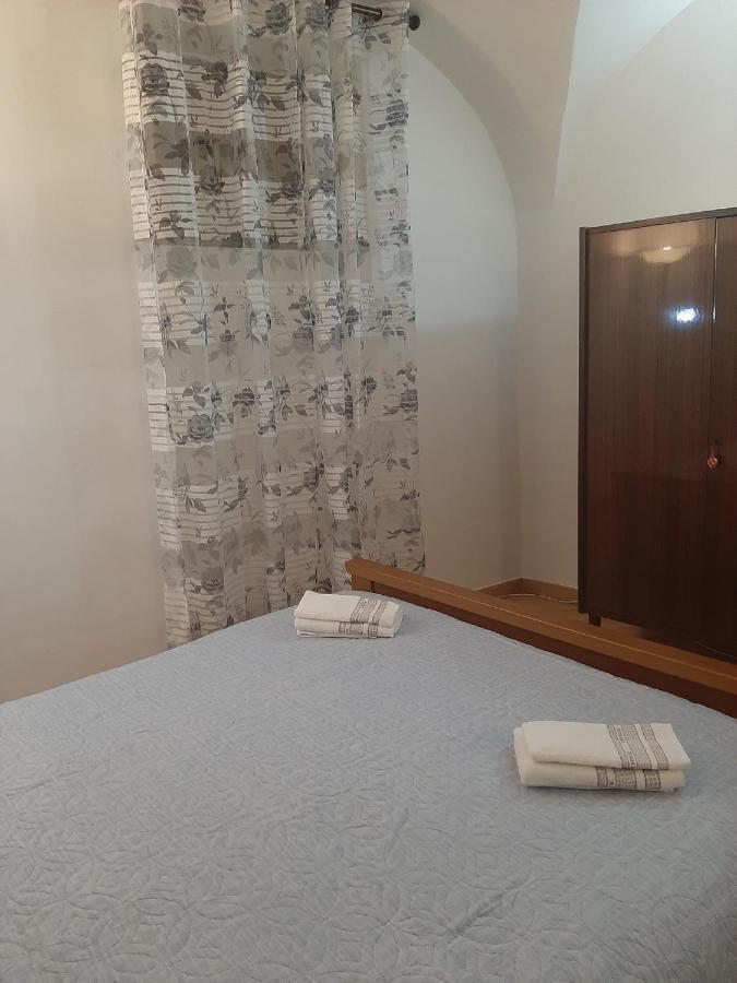 Alloggi Piazza Umberto Primo Pacentro Bagian luar foto